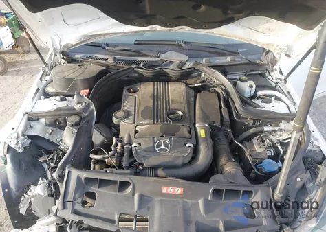 2013 Mercedes-Benz C 250 Sport z USA, uszkodzony, nr VIN WDDGF4HB8DA806328